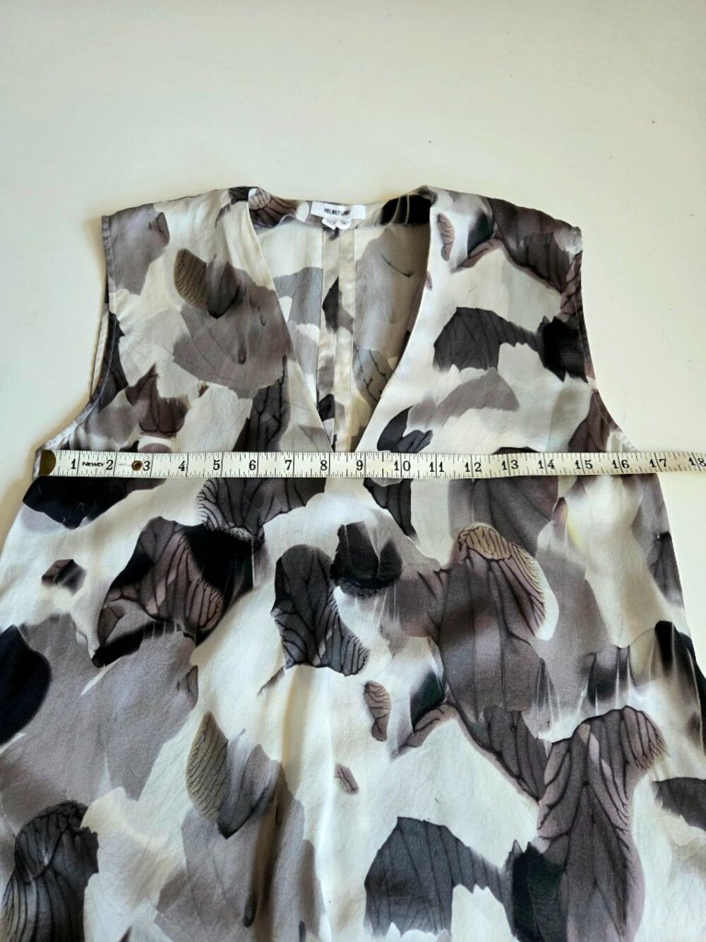 Helmut Lang 100% Silk Abstract Design Black White V-Neck Sleeveless Top AS IS - Picture 7 of 8